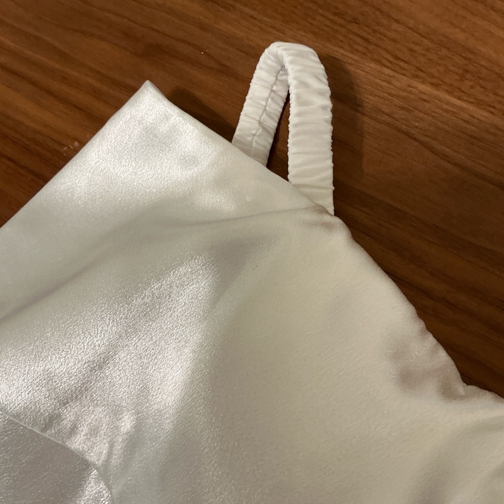NWOT Lulu’s Greatest Hits Satin Off-the-Shoulder Wedding Maxi Dress Gown Large - Picture 11 of 15